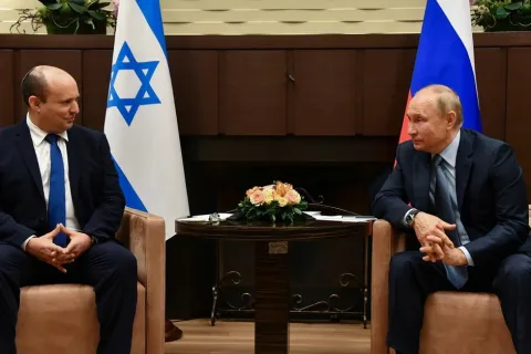 Naftali Bennett i Vladimir Putin