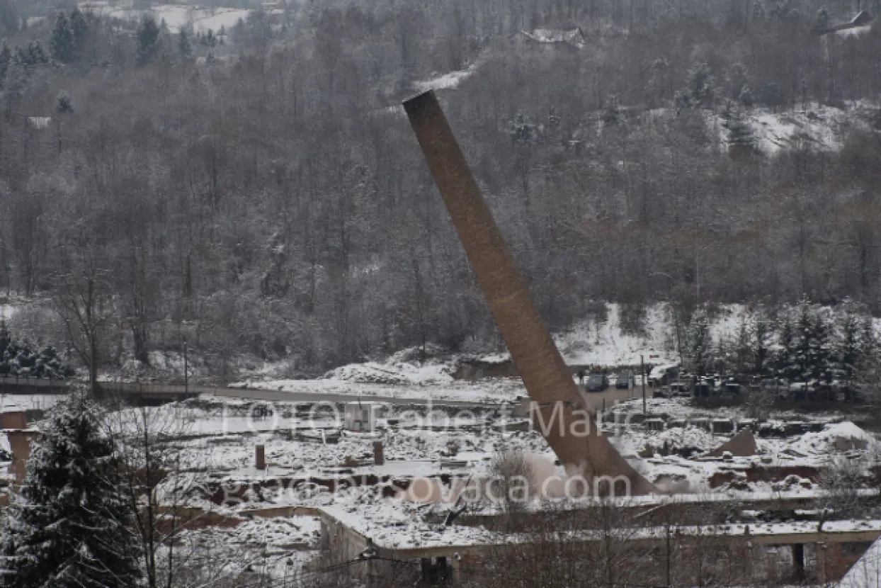Rušenje dimnjaka nekadašnje Ciglane