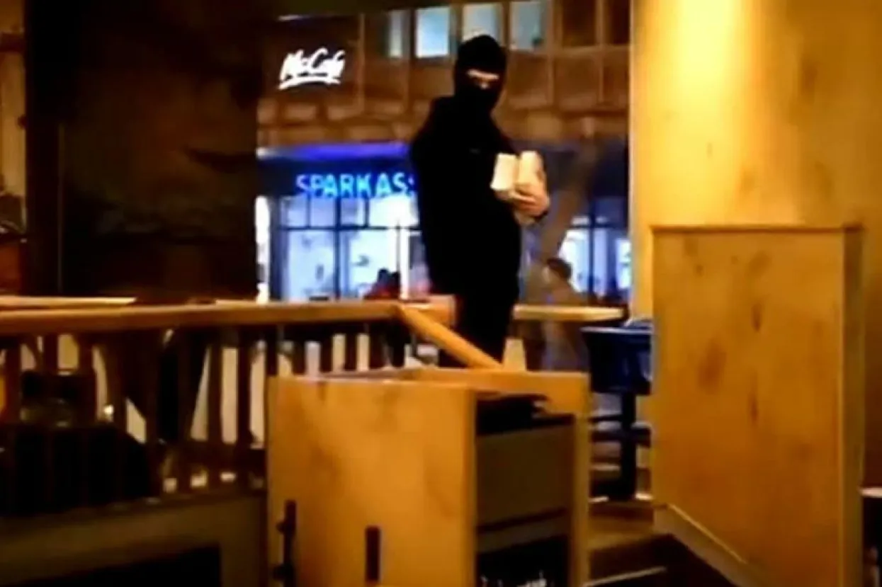 Osoba pod maskom "nudila" je novac za ubojstvo Dodika