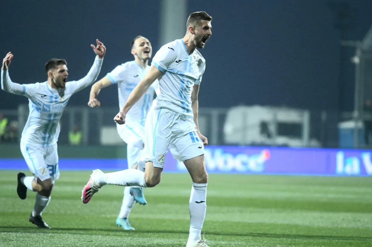 Rijeka, 09.03.2022 - Polufinalna utakmica Hrvatskog nogometnog kupa: Rijeka - Osijek. Na slici igrači Rijeke slave pogodak.