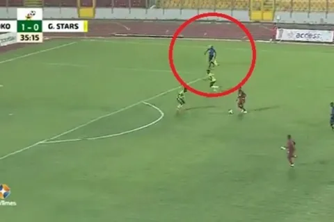 Pomoćnik utrčao u teren