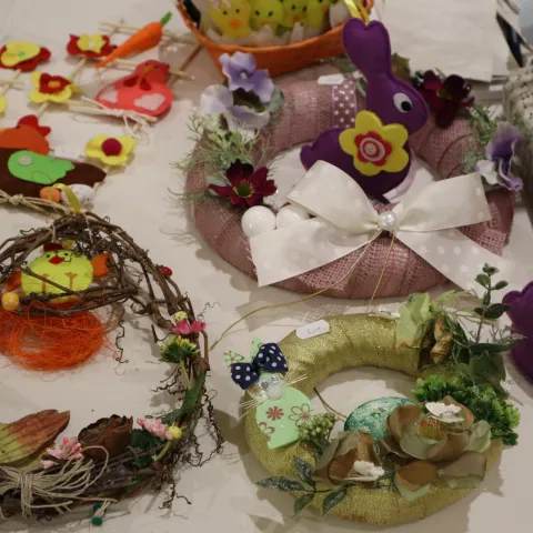 Izložba radova kreativne radionice Udruge Down sindrom u Mepas Mallu