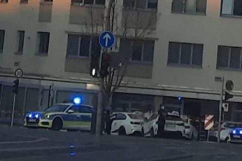 Policija ispred autoškole u kojoj se dogodio napad