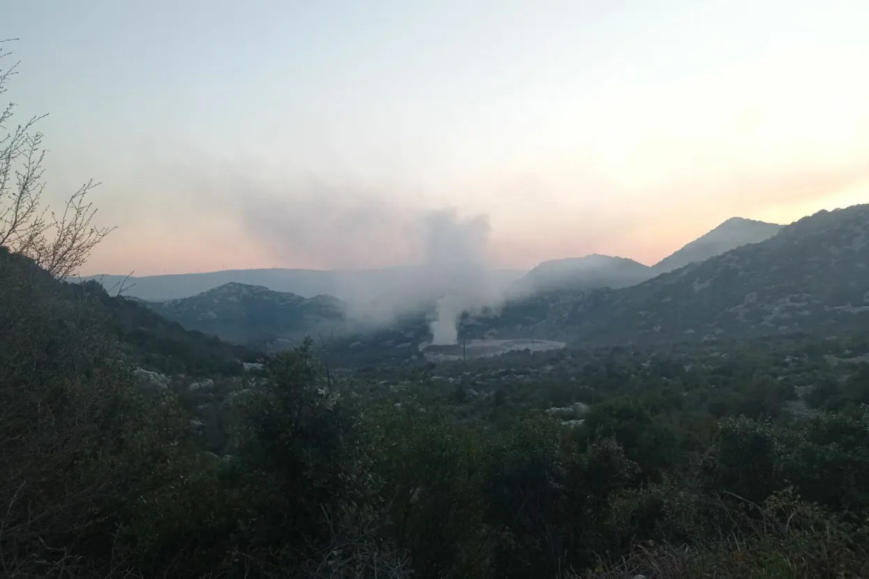 Neum se treći dan du&scaron;i u dimu deponije