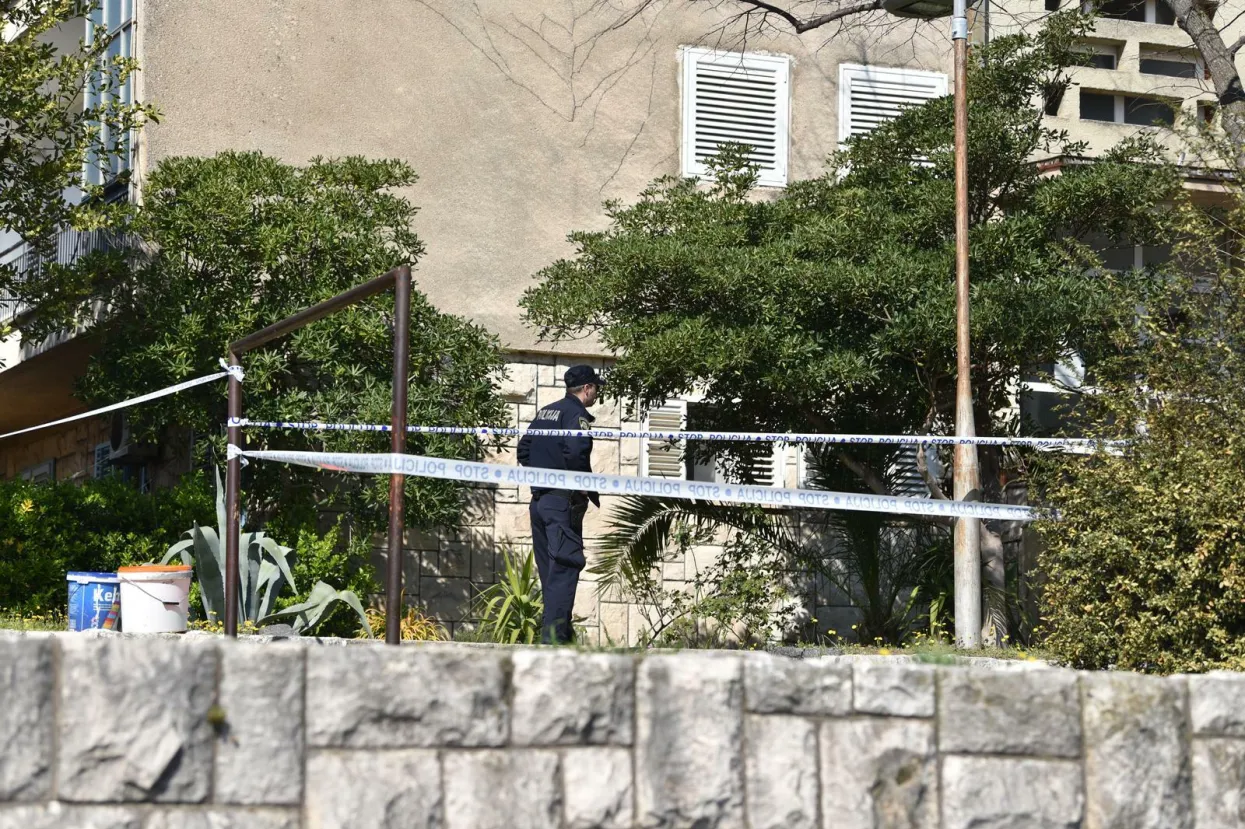 25.03.2022., Ploce - Policijski ocevid u ulici bana Josipa Jelacica gdje je u pucnjavi ubijen maloljetnik. Photo: Matko Begovic/PIXSELL