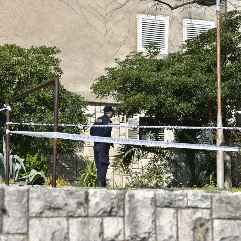 25.03.2022., Ploce - Policijski ocevid u ulici bana Josipa Jelacica gdje je u pucnjavi ubijen maloljetnik. Photo: Matko Begovic/PIXSELL