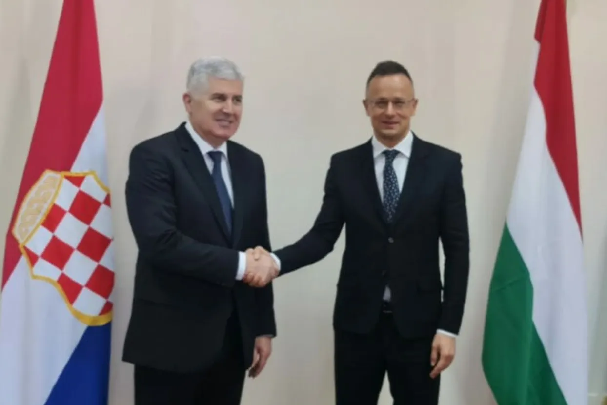 Dragan Čović i P&eacute;ter Szijj&aacute;rt&oacute;