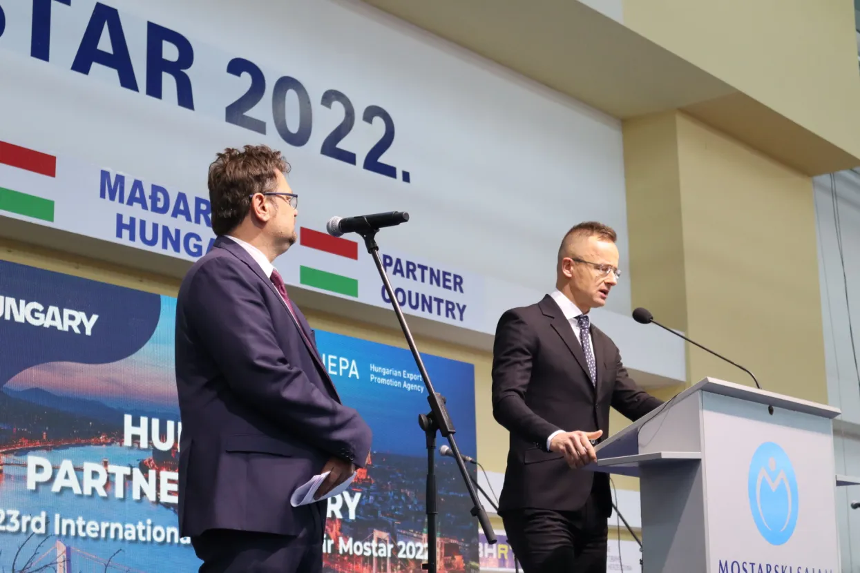 P&eacute;ter Szijj&aacute;rt&oacute;