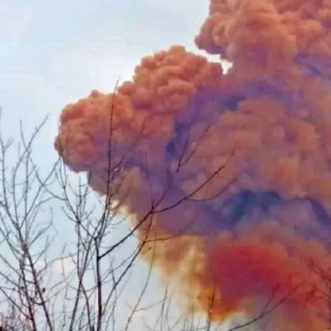 Rusi pogodili spremnik du&scaron;ične kiseline, &scaron;iri se oblak otrovnog dima