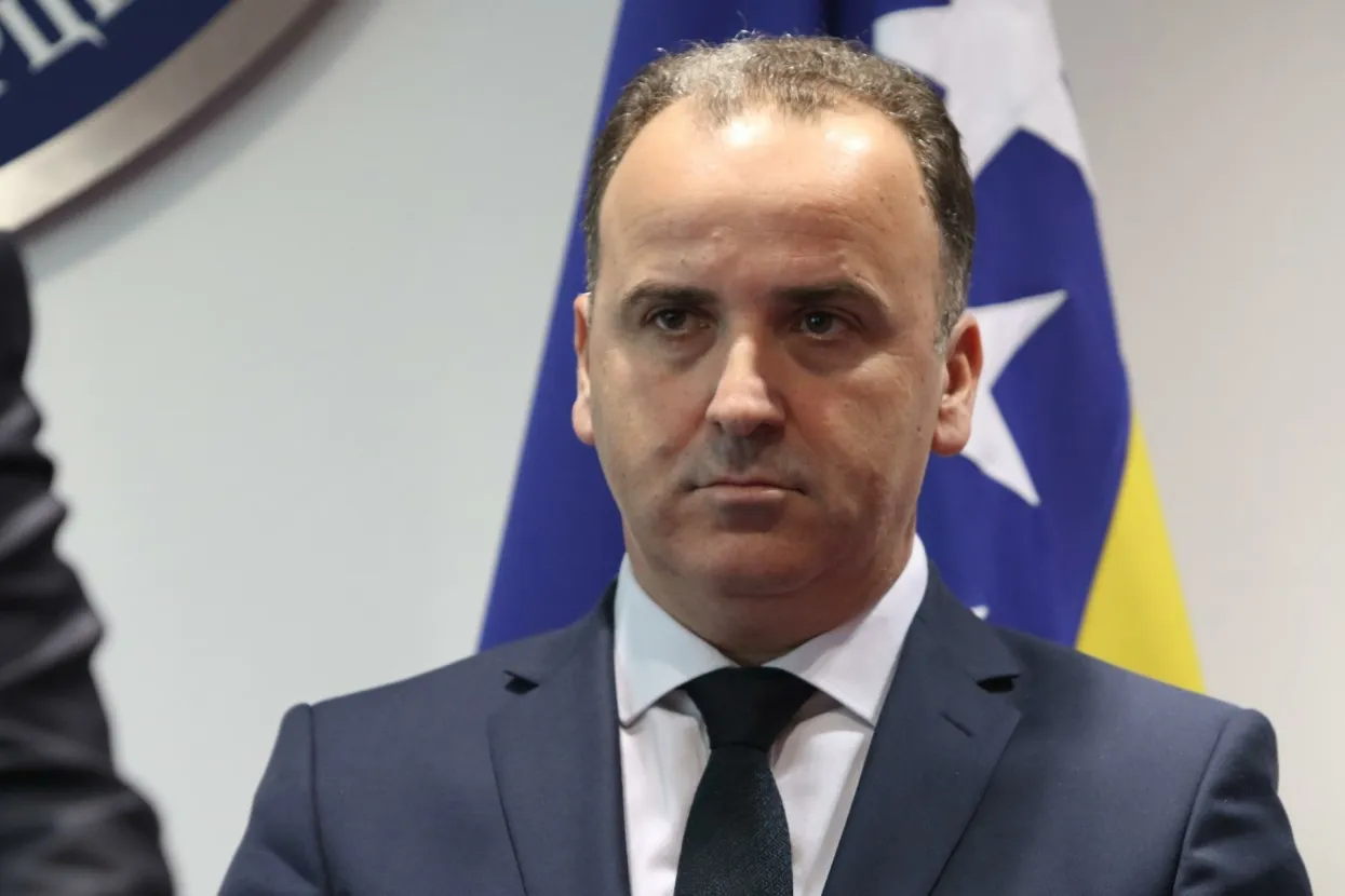 Predstavnici DF-a: Schmidt se treba uozbiljiti, pona&scaron;a se kao da je BiH kolonija