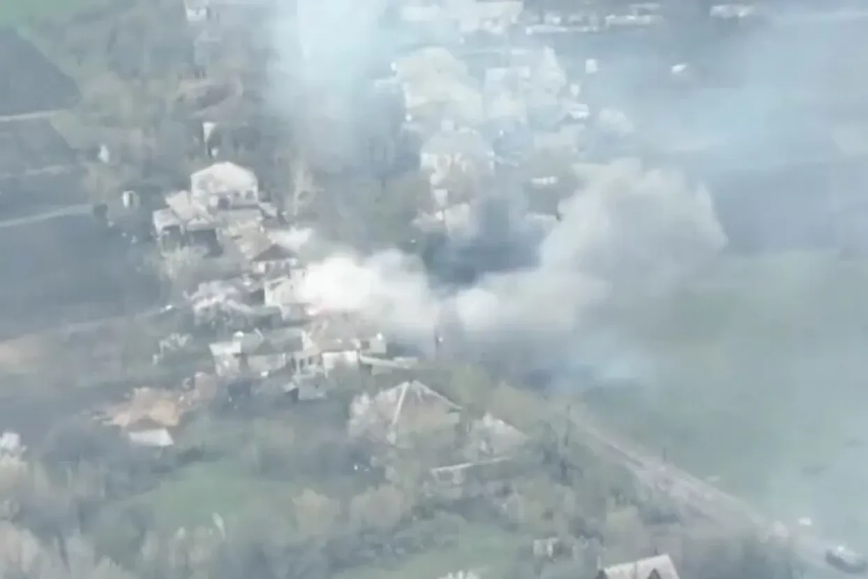 Ukrajinci moćnim transporterom uništili ruski tenk