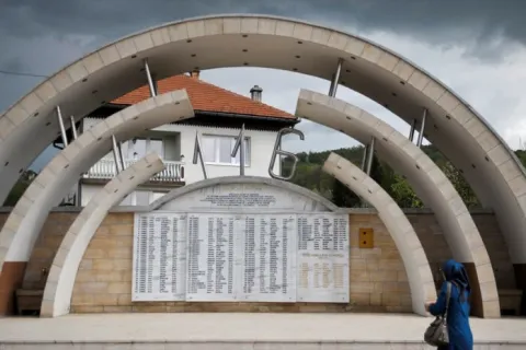 Spomenik u Ahmićima