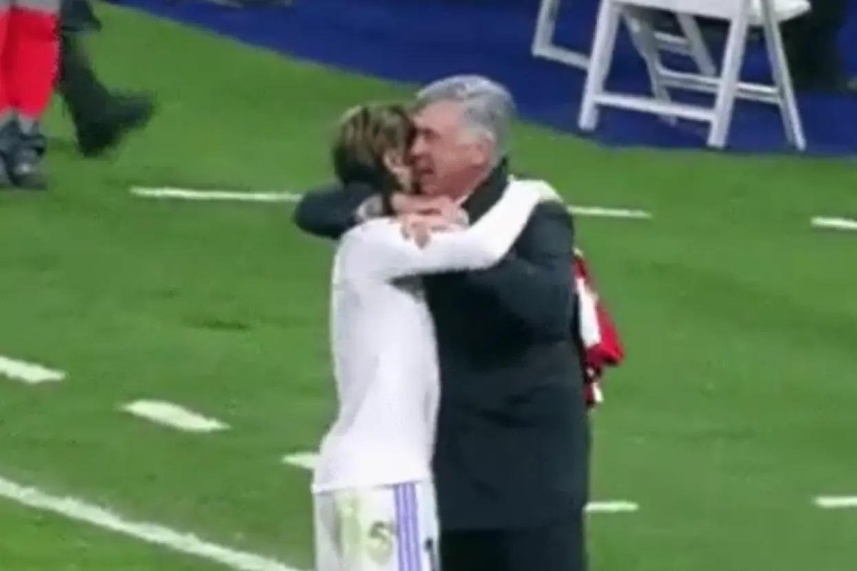 Zagrljaj Modrića i Ancelottija