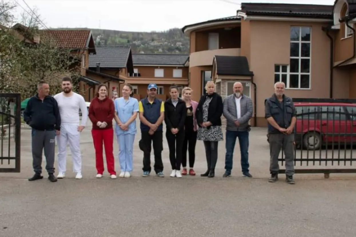 Vlasnik dom za starije izveo je djelatnike i odao počast žrtvama u Ahmićima