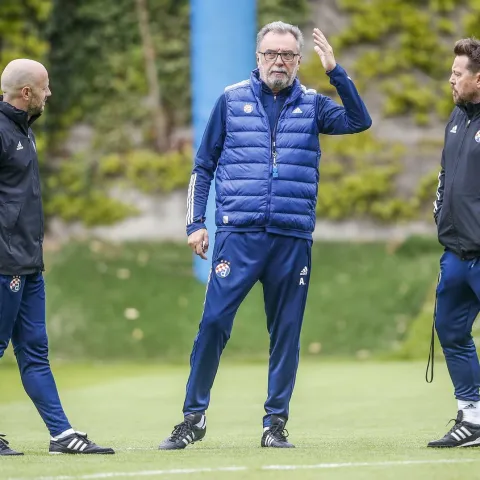 22.04.2022.,Zagreb - Novi trener Dinama Ante Cacic odradio je prvi trenenig s momcadi Dinama. Uz njega je bio i Alen Peternac koji ostaje kao prvi pomocnik kao sto je bio i Krznaru i Kopicu Photo: Slavko Midzor/PIXSELL