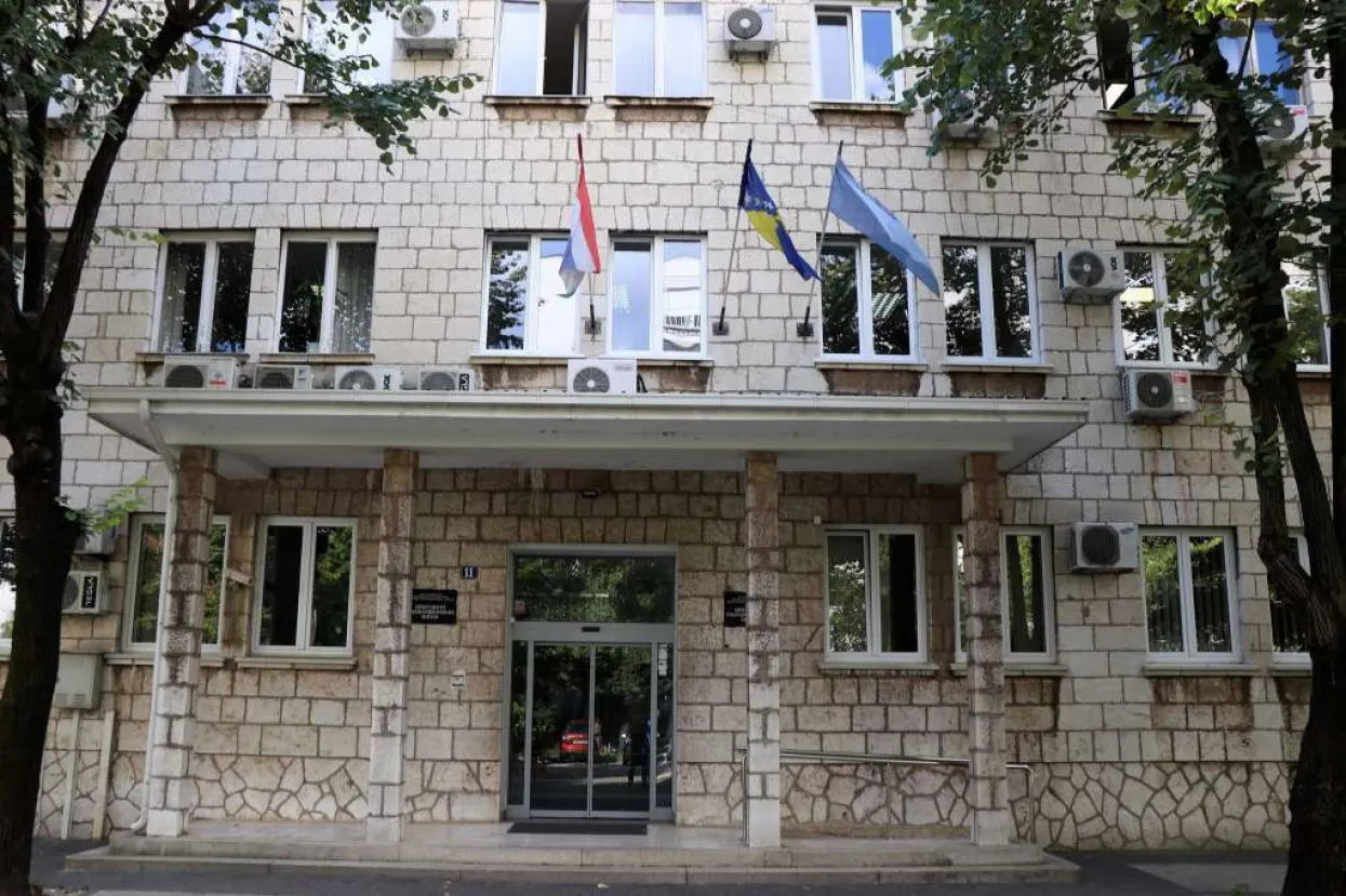 Privedene dvije osobe pod sumnjom da su krali mesingane predmete na mostarskim grobljima