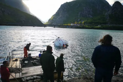Putnici iz kombija koji se sudario s cisternom pušteni&nbsp;na kućno liječenje