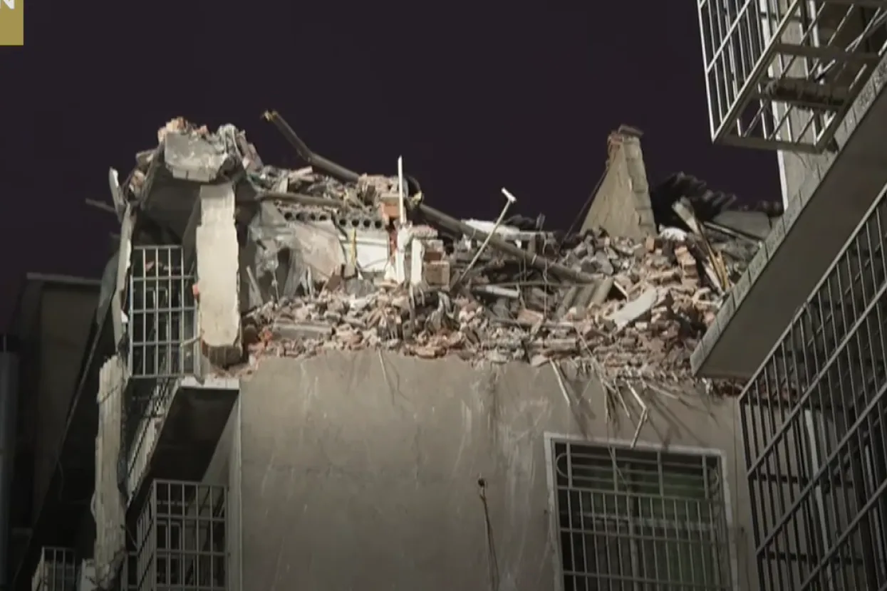 Sru&scaron;ila se zgrada u Kini