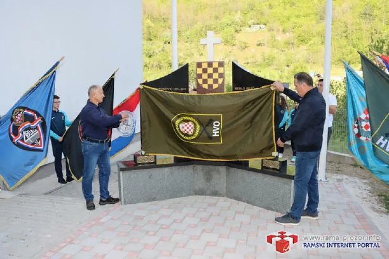 Svečano otkriven spomenik poginulim i nestalim braniteljima na Ustirami