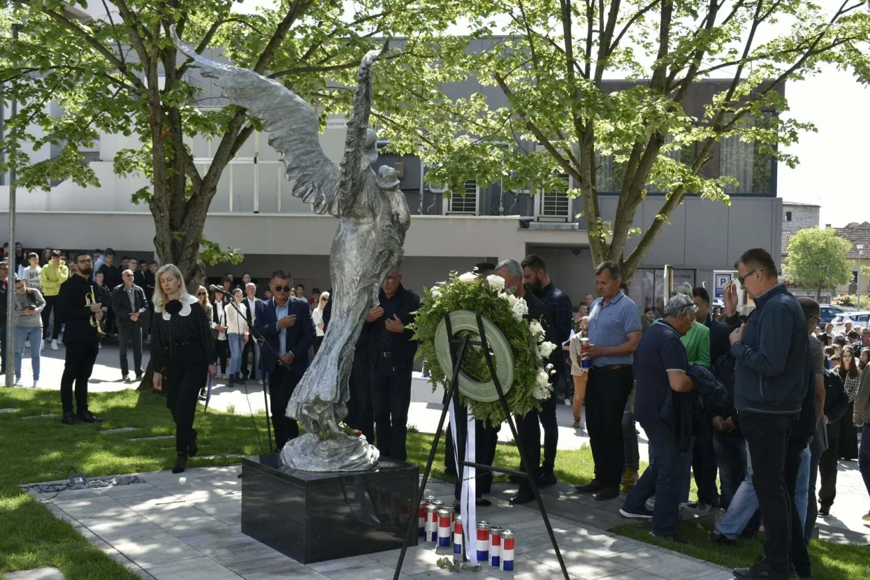 U Ljubuškom svečano otkriveno spomen-obilježje civilnim žrtvama Domovinskog rata