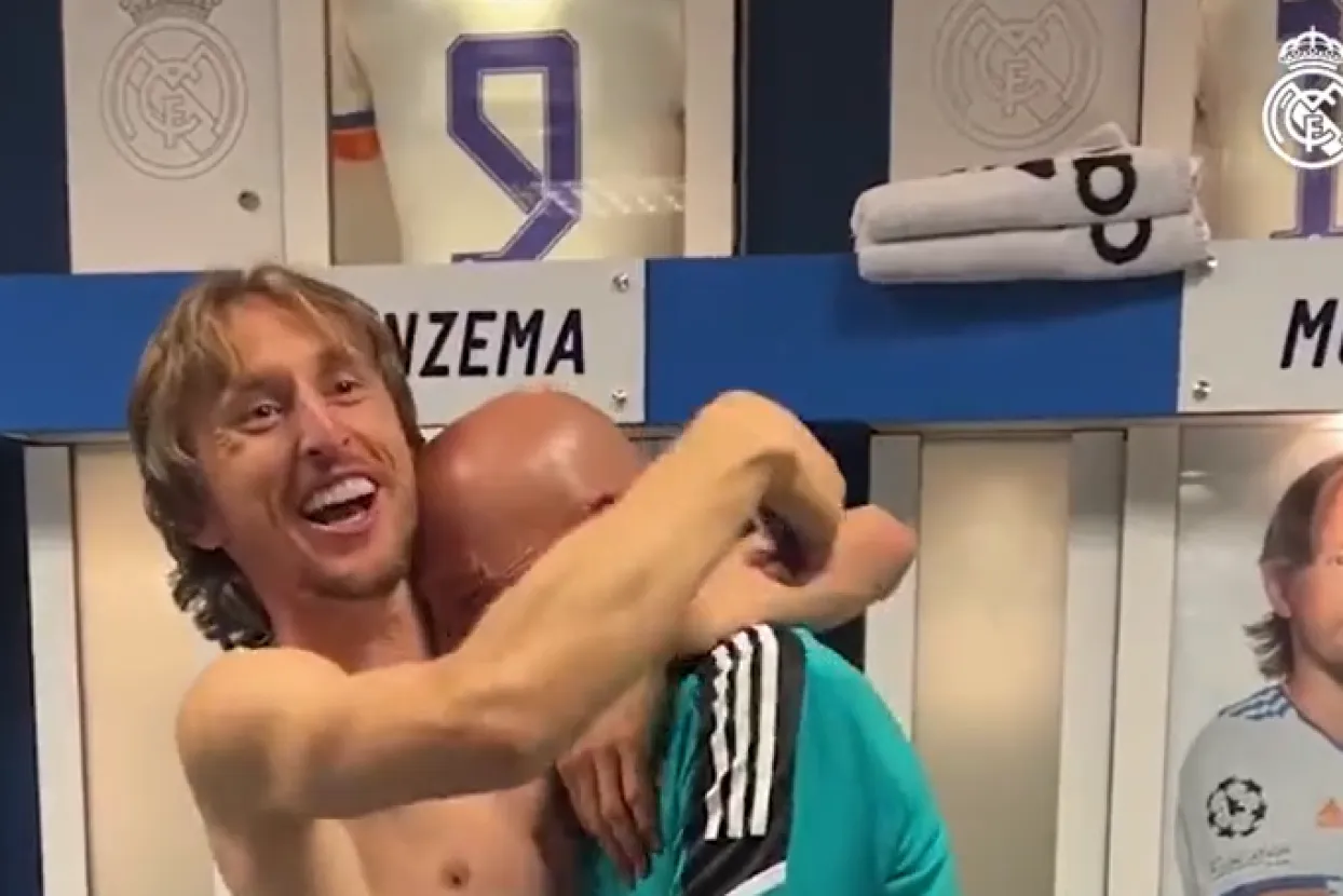 Modrić slavi u svlačionici
