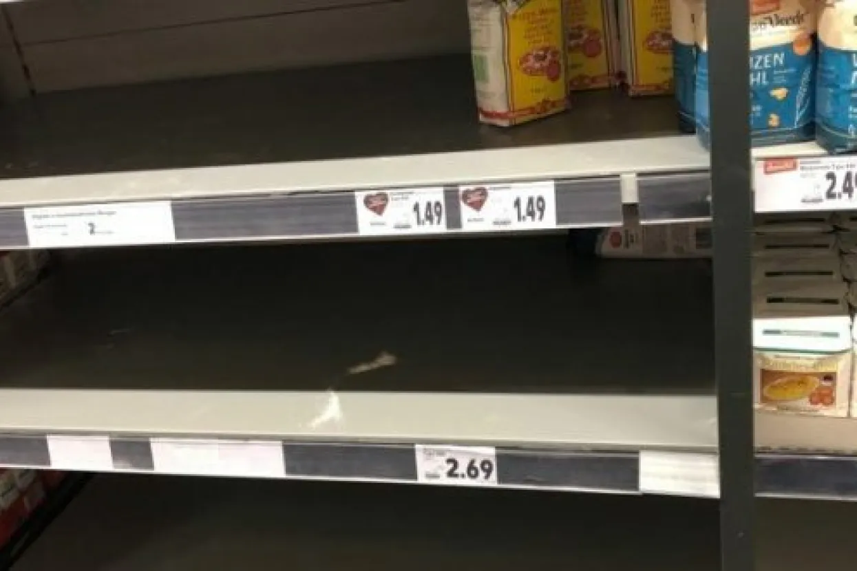 Polica s bra&scaron;nom (ILUSTRACIJA)