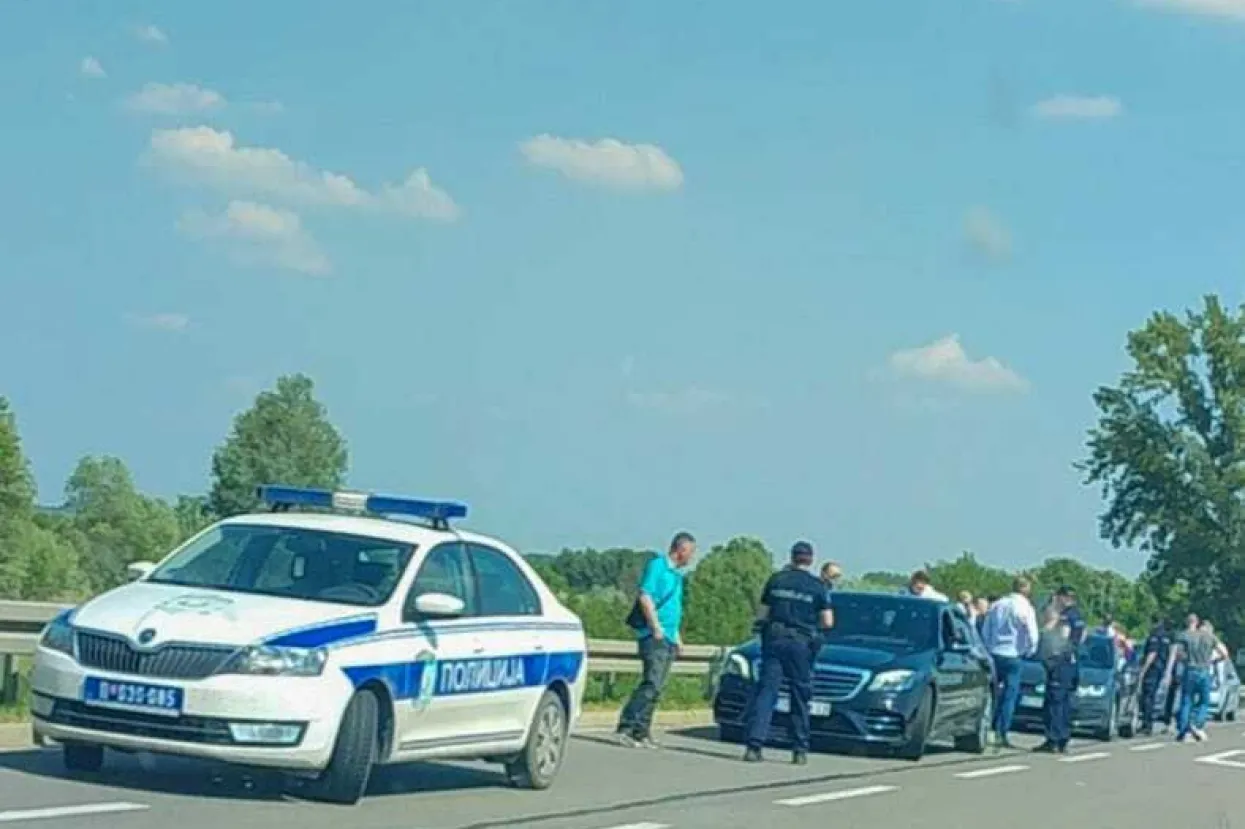 Policija zaustavila svadbenu povorku i uhitila mladoženju zbog kokaina. Mladoženja je policijski inspektor