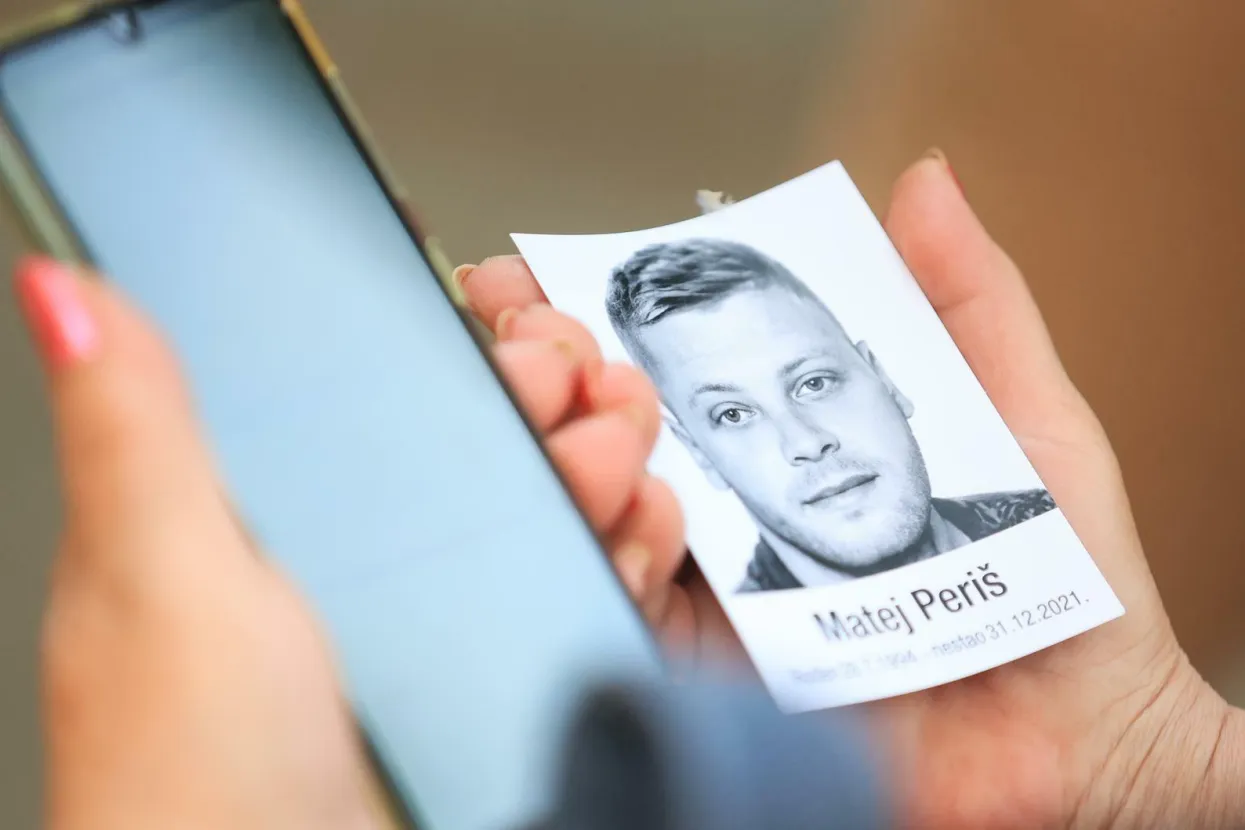 20.05.2022., Beograd, Srbija - Ispracaj Mateja Perisa u crkvi Svetog Antuna Padovanskog. Tijelo Mateja Perisa je pronadjeno u Dunavu nakog sto je nestao u noci 31. prosinca 2021. godine. Photo: Davor Javorovic/PIXSELL