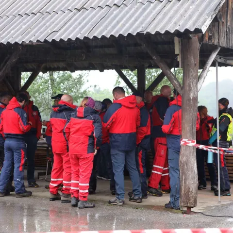 29.05.2022., Slusnica - U lovackom dom &quot;Slusnica&quot; nedaleko Slunja pripadnici HGSS-a organiziraju potragu za nestalim zrakoplovom. Photo: Tomislav Miletic/PIXSELL