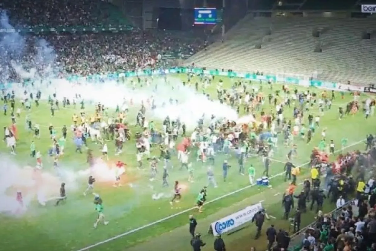 Navijači upali na teren