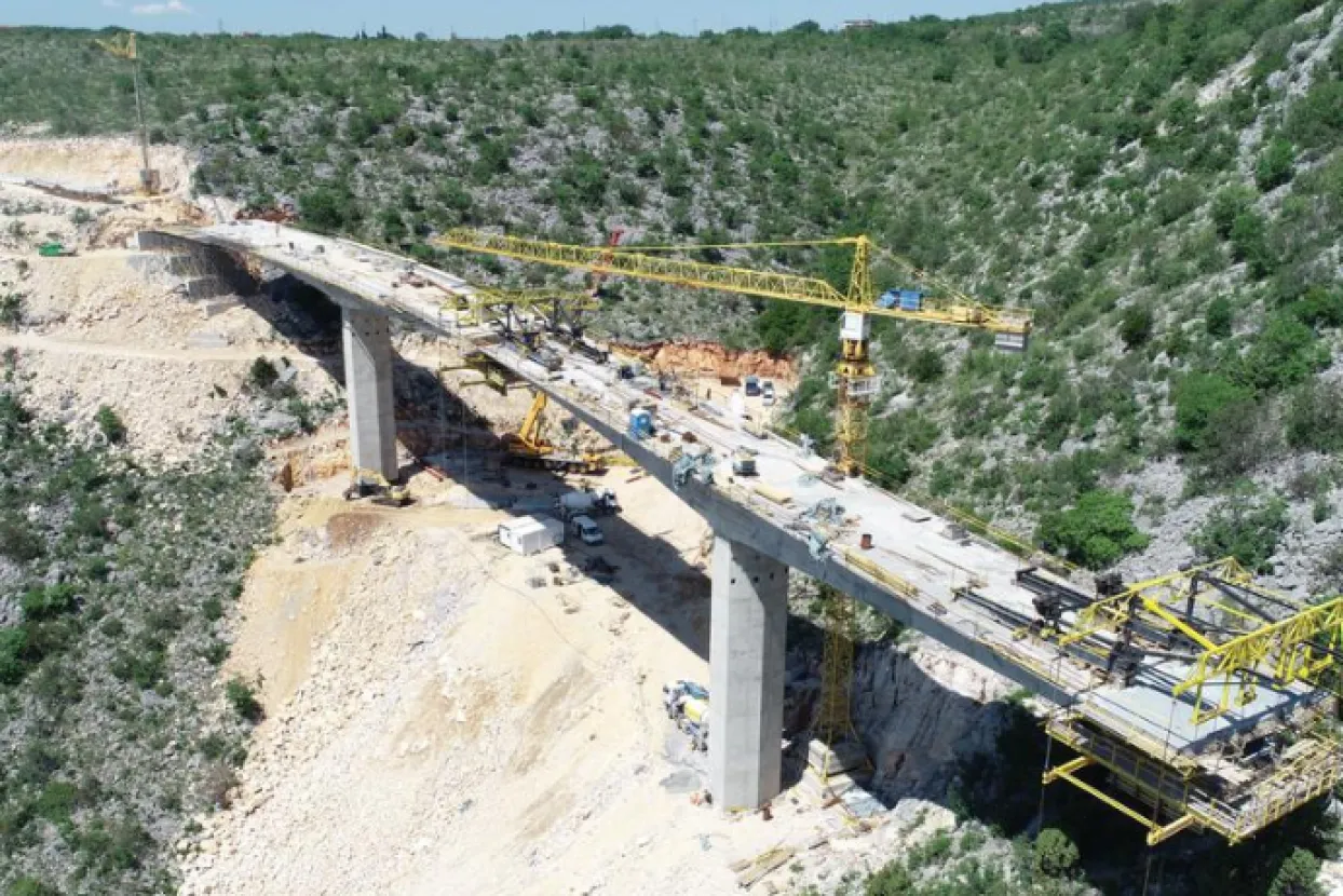 Vijadukt iznad Rodoča