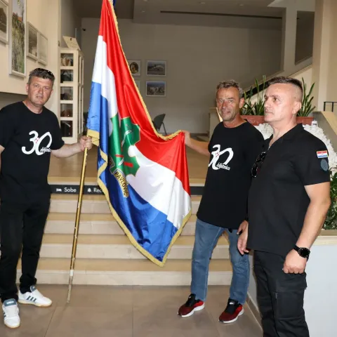 LJUBU&Scaron;KI, 6. lipnja (FENA) &ndash; Postrojba za posebne namjene "Ludvig Pavlović" Hrvatskog vijeća obrane (HVO) proslavila je 30. godi&scaron;njicu osnutka, a na svečanosti održanoj u ponedjeljak u Ljubu&scaron;kom prisustvovalo je vi&scaron;e stotina biv&scaron;ih pripadnika ove postrojbe.(Foto FENA/ES)