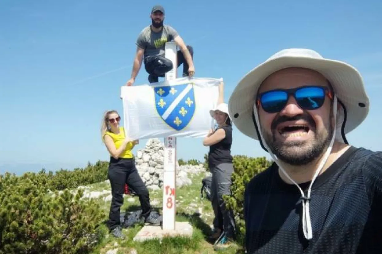 Zastava s ljiljanima na Leliji