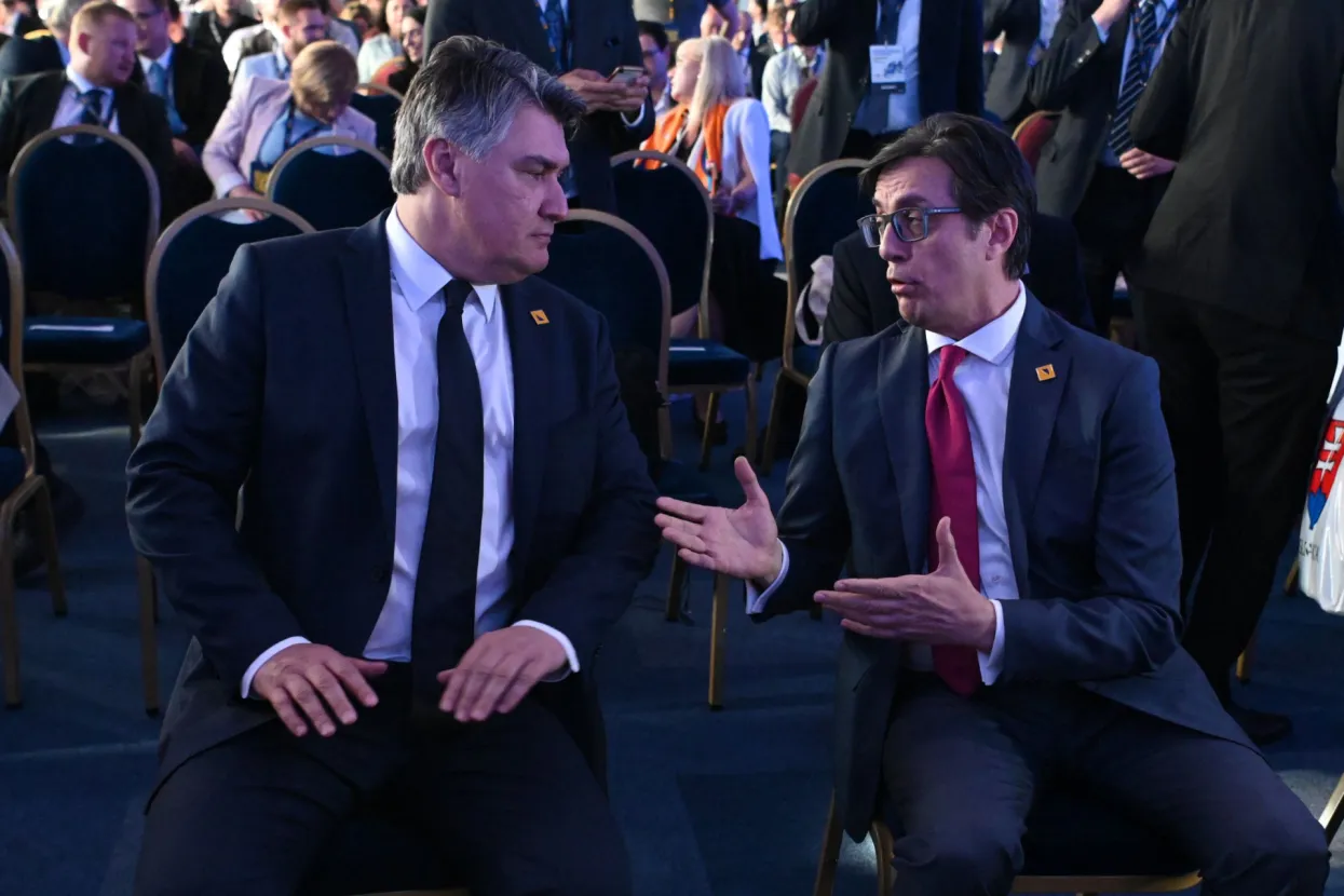 Zagreb/Ohrid, Predsjednik Republike Zoran Milanović sudjelovao je danas u Ohridu na uvodnoj sjednici Prespa foruma na visokoj razini na temu oblikovanja budućnosti zapadnog Balkana u suvremenoj europskoj sigurnosnoj arhitekturi.