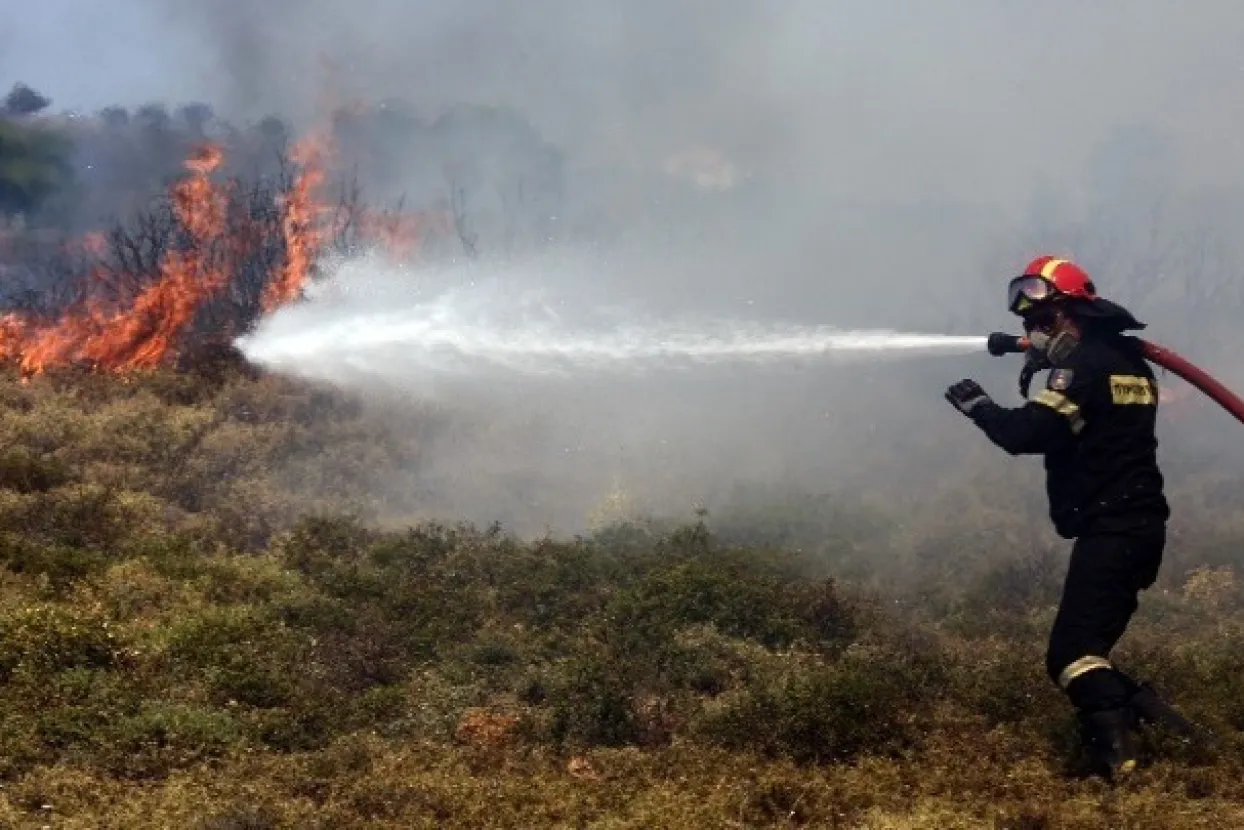 Evakuirano selo zbog požara koji bjesni na drugom najvećem grčkom otoku