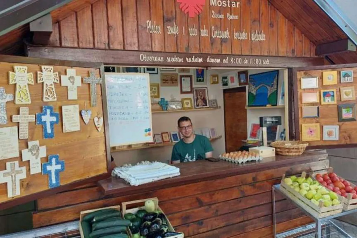 Caritas otvorio prodajnu kućicu s domaćim proizvodima