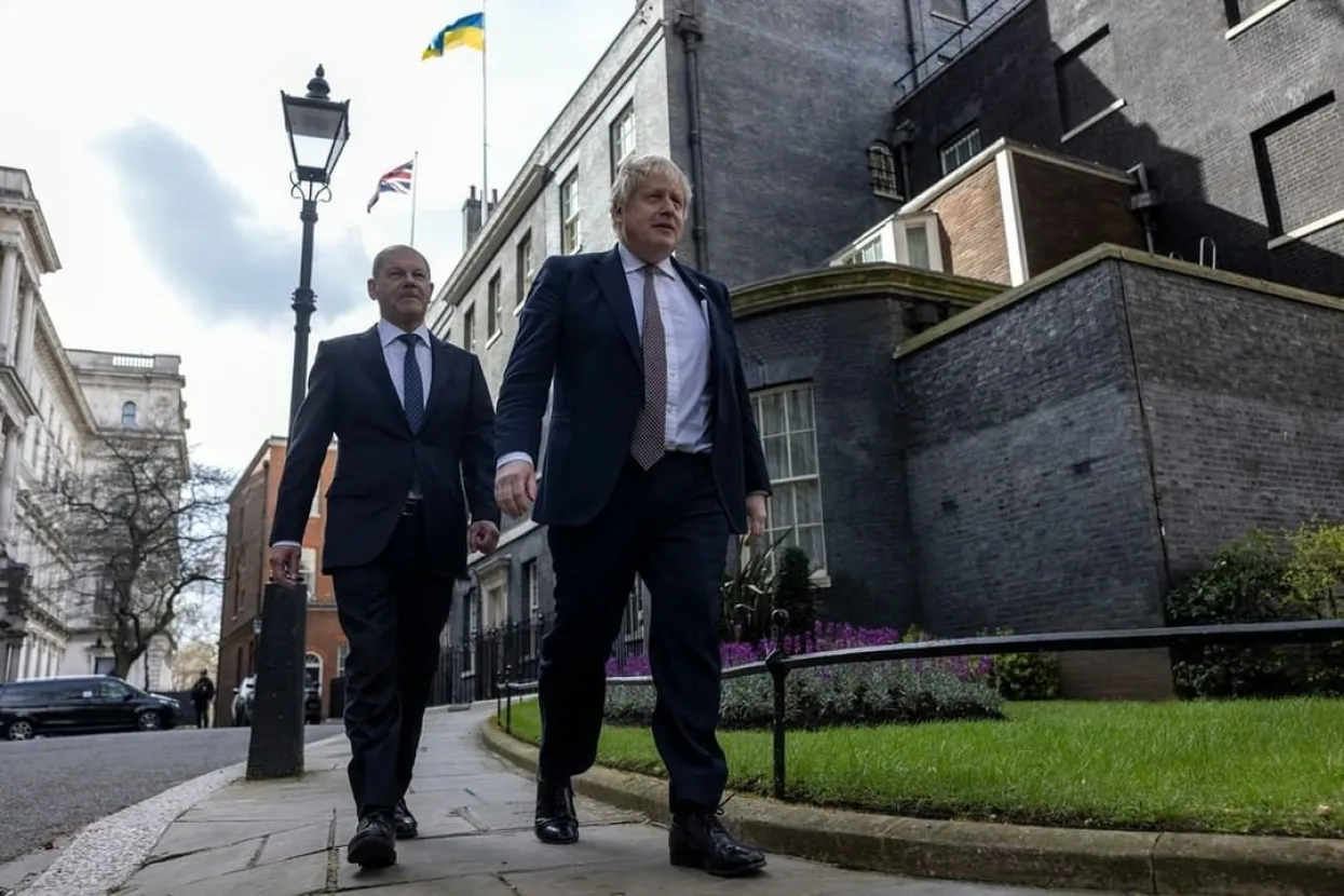 Boris Johnson i Olaf Scholz