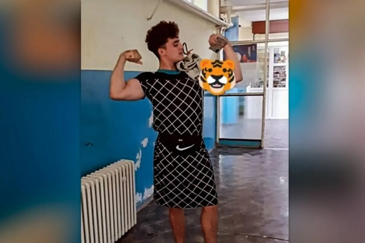 Škola u Srbiji zabranila kratke hlače, učenik došao u haljini