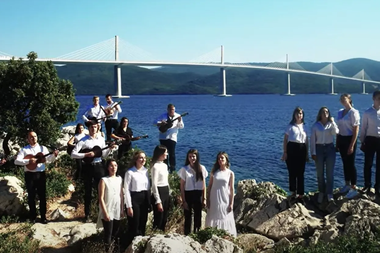 Hercegovački svećenik uglazbio stihove pjesme&nbsp;o Pelje&scaron;kom mostu