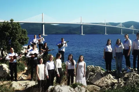 Hercegovački svećenik uglazbio stihove pjesme&nbsp;o Pelje&scaron;kom mostu