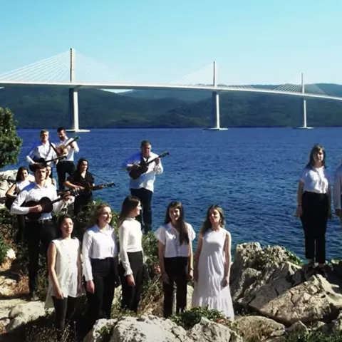 Hercegovački svećenik uglazbio stihove pjesme&nbsp;o Pelje&scaron;kom mostu