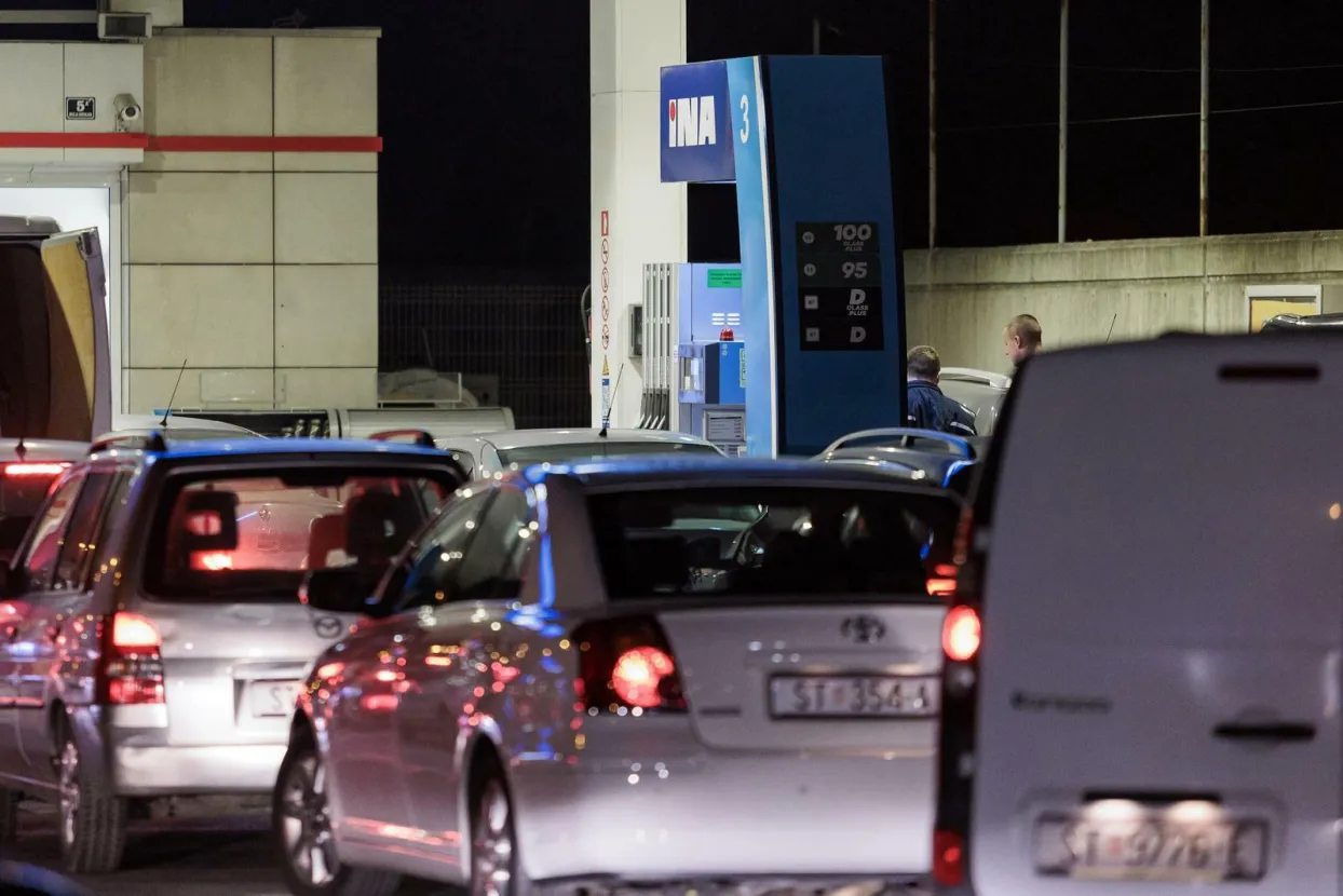 Benzinska postaja (Ilustracija)