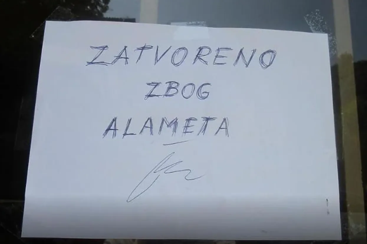 Natpis na mostarskom kafiću