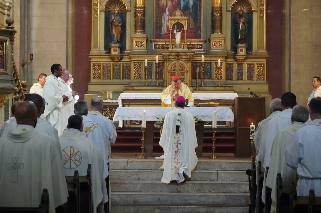 Kardinal Puljić na ramena nadbiskupa Vukšića stavio palij &ndash; znak metropolitanske vlasti