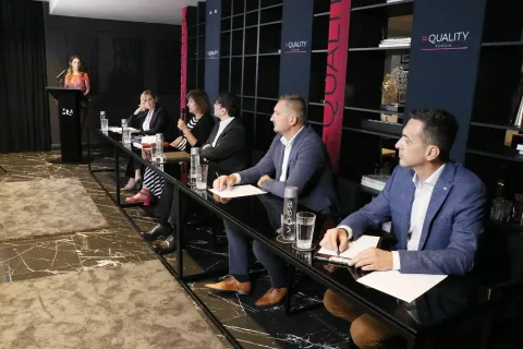 MOSTAR, 7. srpnja (FENA) &ndash; U Aluminij Industriji u Mostaru počeo je 2. Forum o jednakopravnosti kojega organiziraju M. T. Abraham Groupa i Večernji list BiH, a na kojoj se govori o temi jednakopravnosti u svim segmentima i načinu poticanja društvenih promjena. Foto FENA/Emanuel Soča