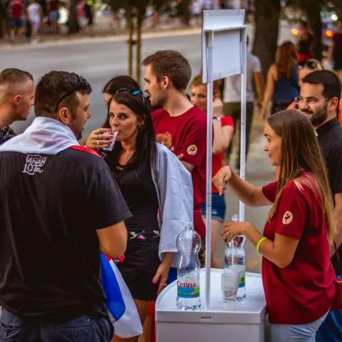 Dijeljenje besplatne vode sastavni je dio evangelizacije na Ultri