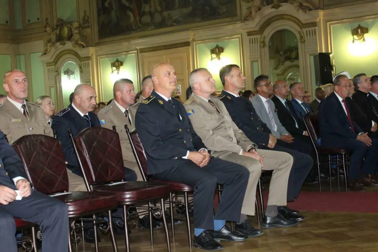 Nezapamćen skandal na prijemu u Sarajevu koji je organizirao ministar obrane BiH DF-ov Sifet Podžić