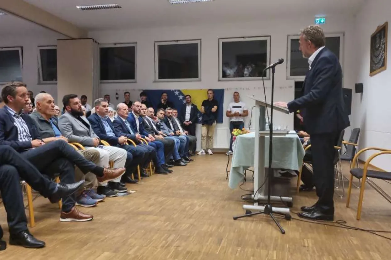 Izetbegović u Stuttgartu: Glasajte protiv ovih politika koje nas sputavaju desetljećima, blizu smo cilja u RS-u