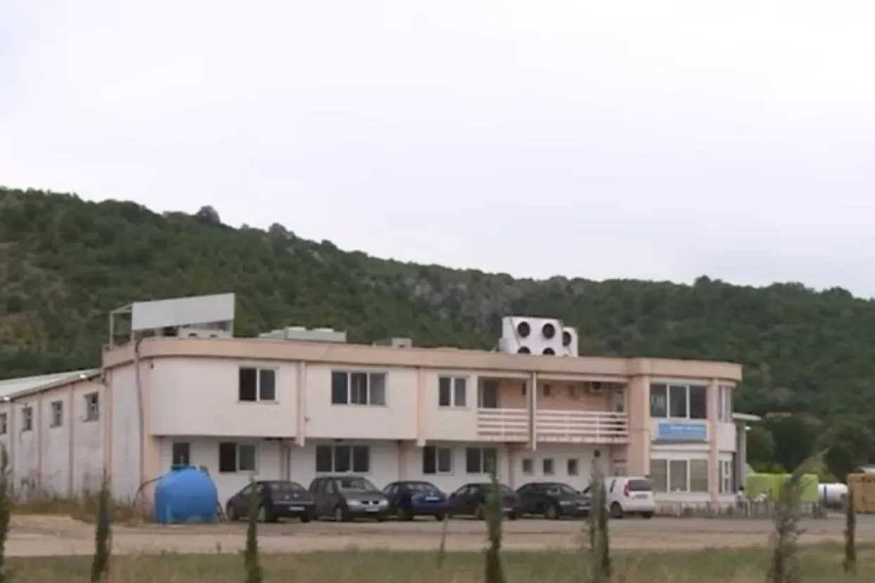 Stolac: Mje&scaron;tani prosvjeduju jer tvornica za preradu ribe prijeti ekolo&scaron;kom katastrofom