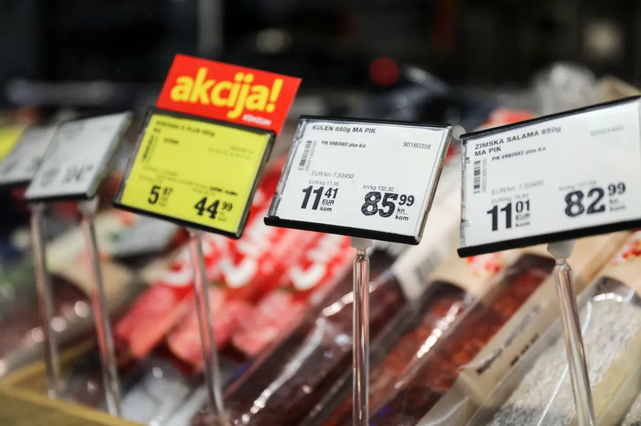 14.07.2022., Zagreb - Konzum je od ovog tjedna poceo prikazivati cijene u kunama i u eurima te iznos fiksnog tecaja konverzije, koji iznosi 7,53450 kuna za euro. Photo: Emica Elvedji/PIXSELL